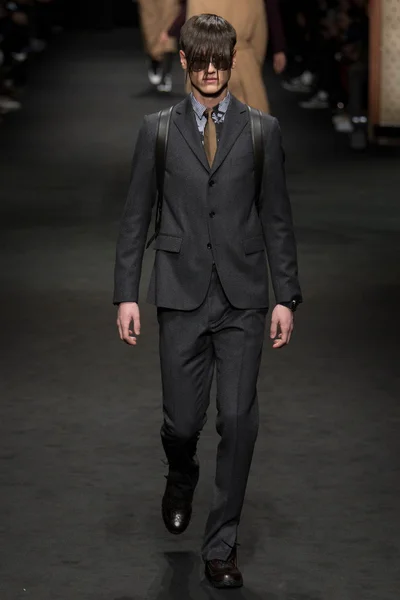 Look 12